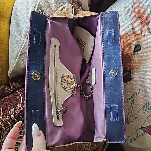 Unique Henri Bendel Clutch/Crossbody with Mirror & Shoulder Strap - Picture 9 of 16